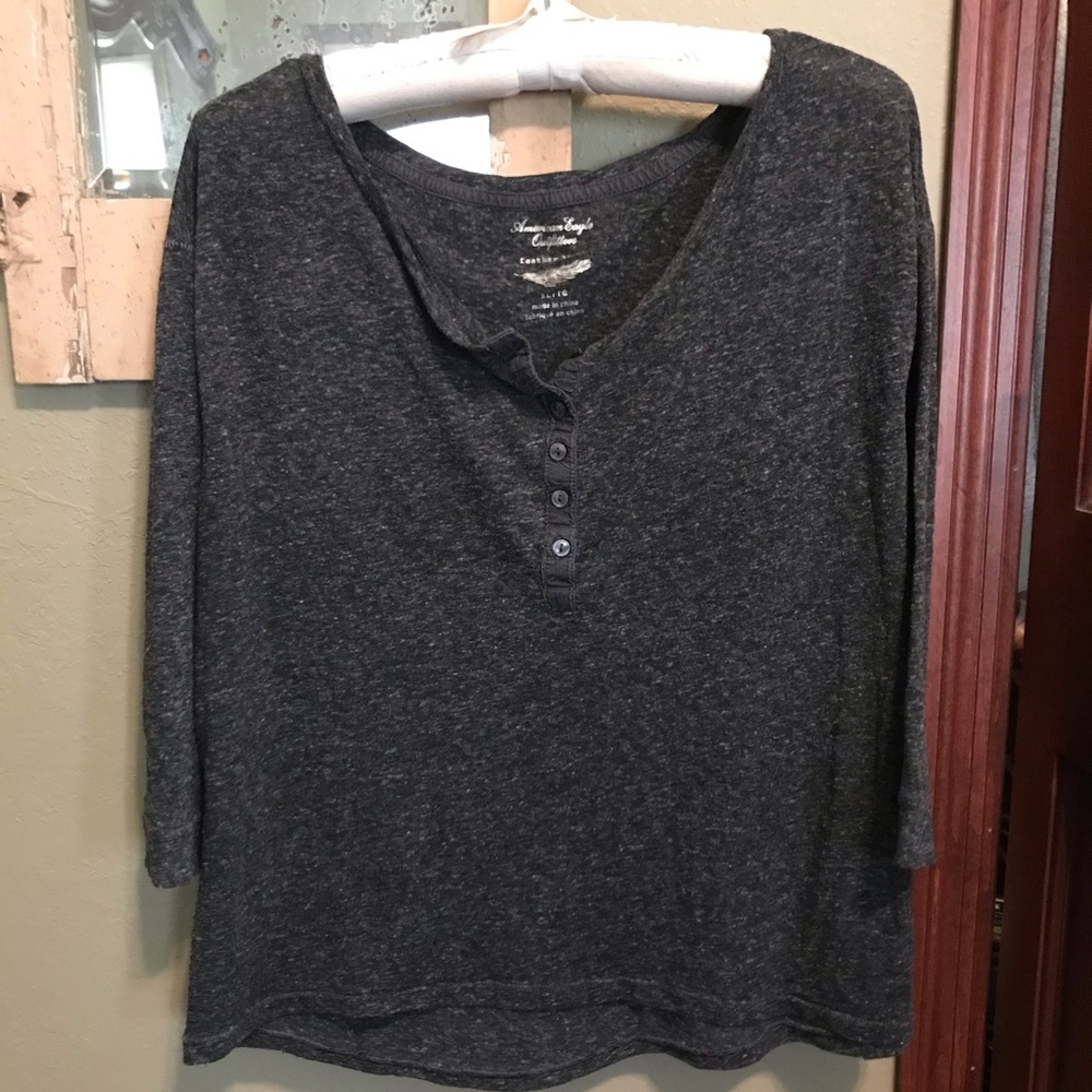 AE Feather Light 3/4 sleeve Henley Hi-Lo Top